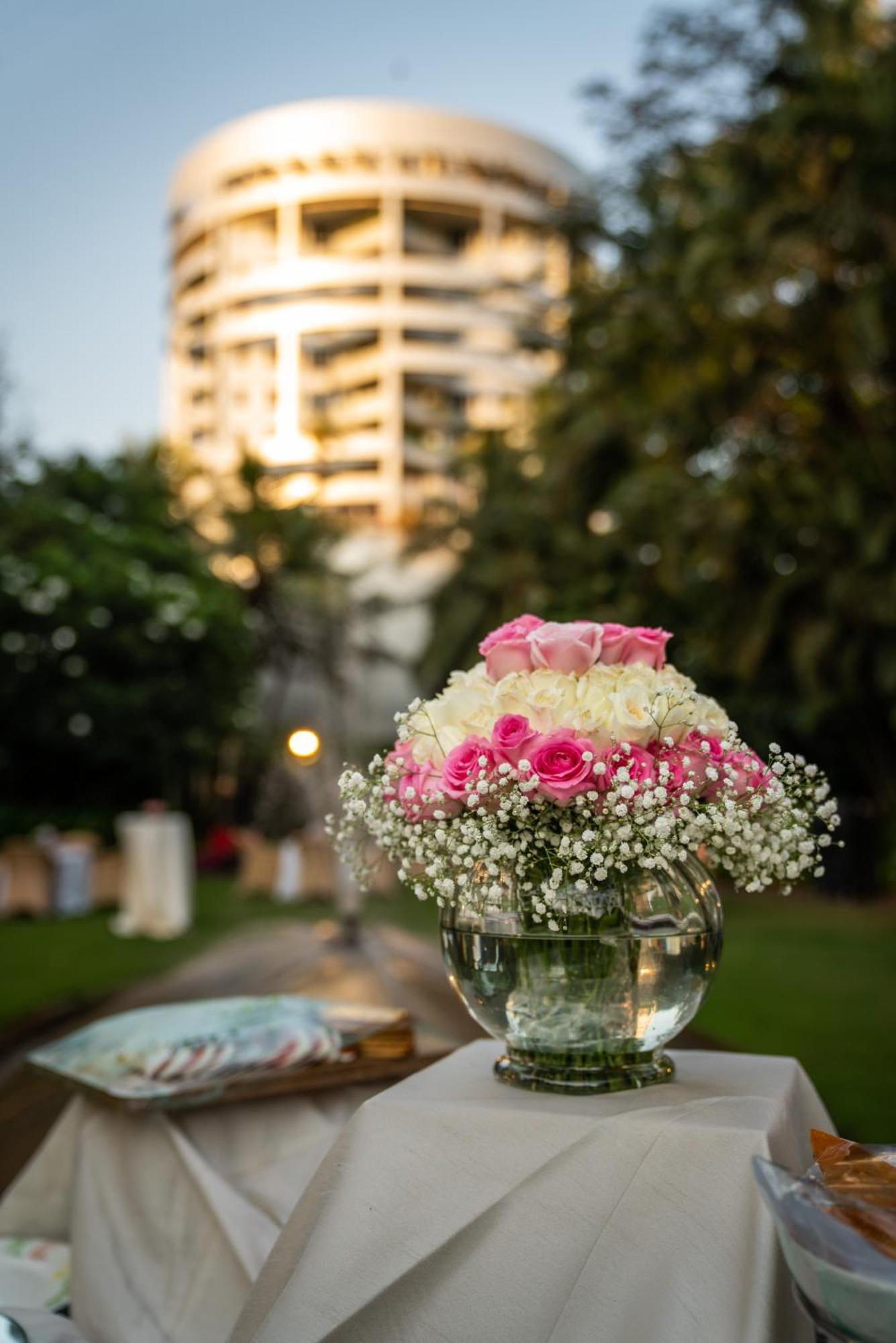 Taj Wellington Mews Aparthotel Mumbai  Buitenkant foto