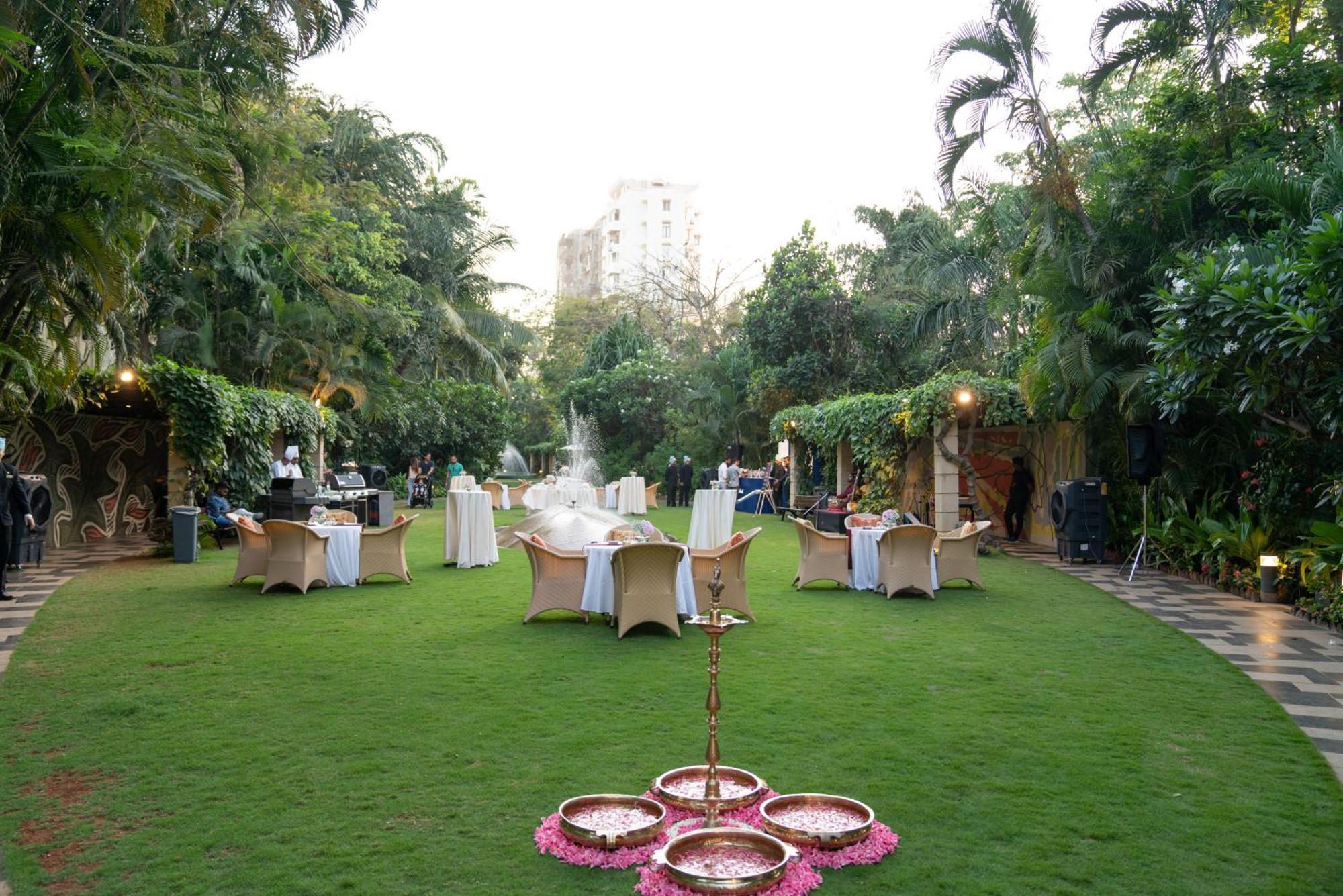 Taj Wellington Mews Aparthotel Mumbai  Buitenkant foto